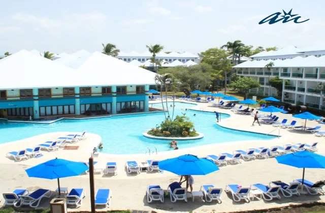 Hotel Grand Paradise Playa Dorada piscina